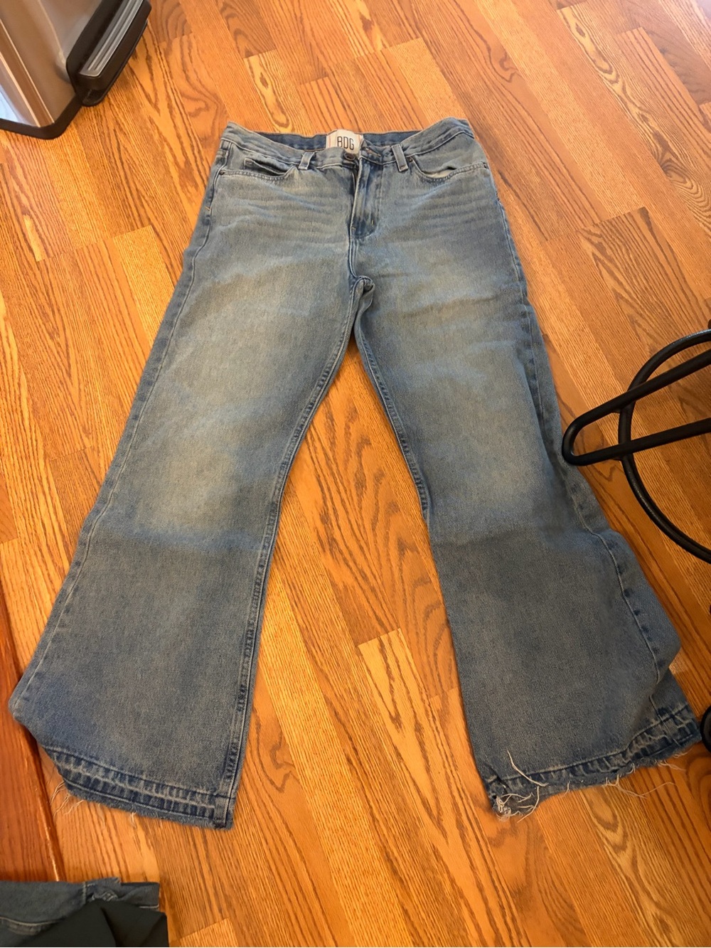 BDG Faded Blue Bootcut Jeans with Raw Hem. Size 32